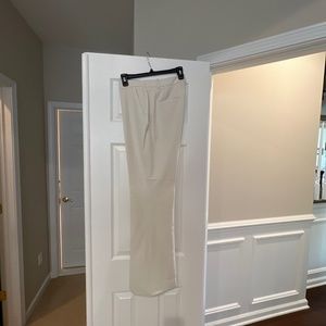 Excellent WHBM boot cut pant size 8